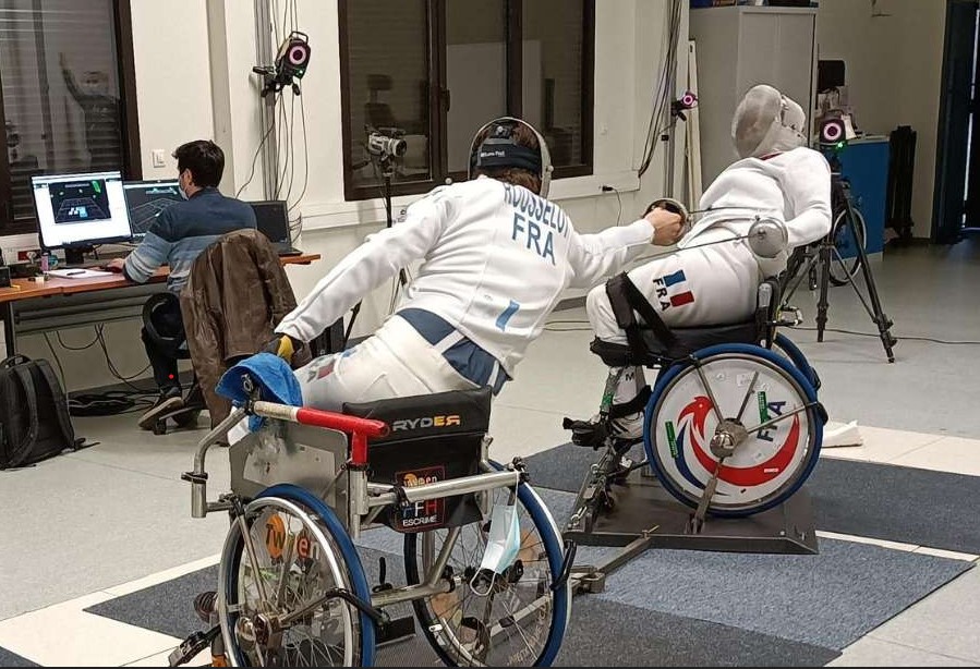 photo d'athlètes handisport escrime sur la plateforme d'analyse de pression